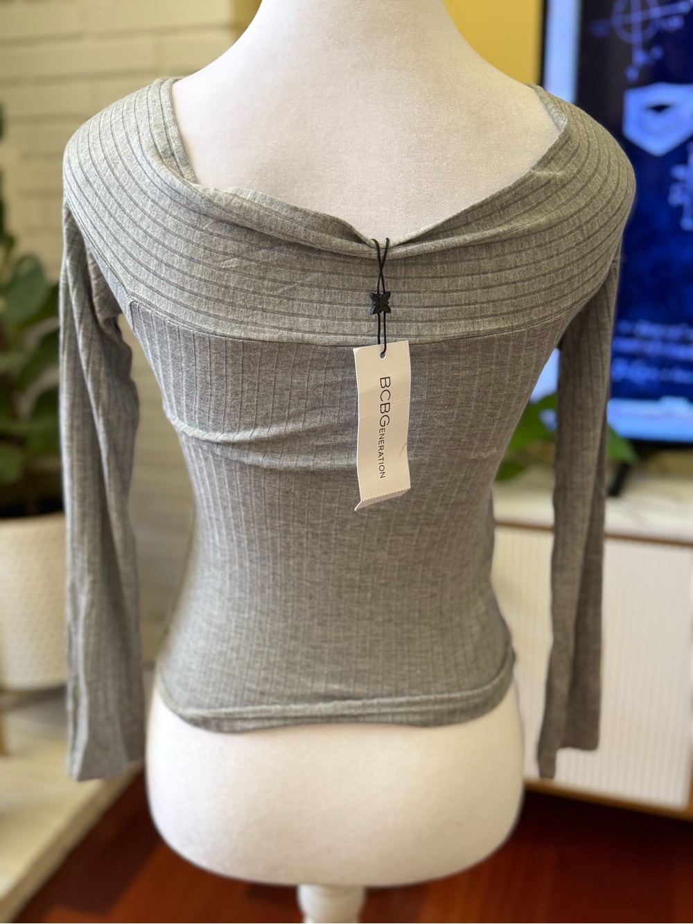 BCBGeneration Gray Ribbed Off-Shoulder Top - Picture 5 of 10